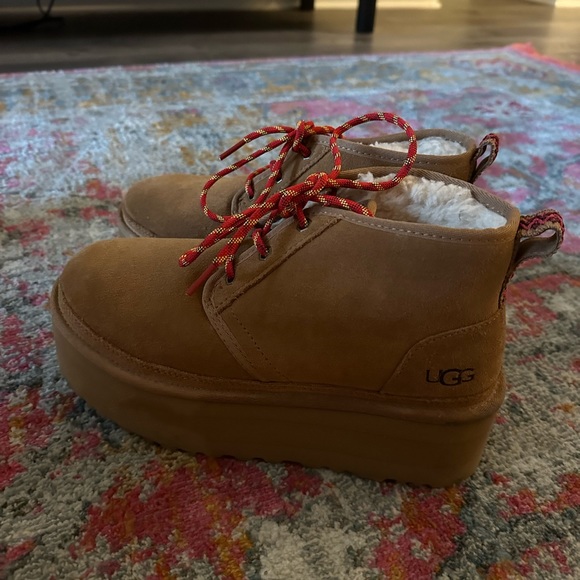 Platform Chestnut UGGS - Picture 4 of 7